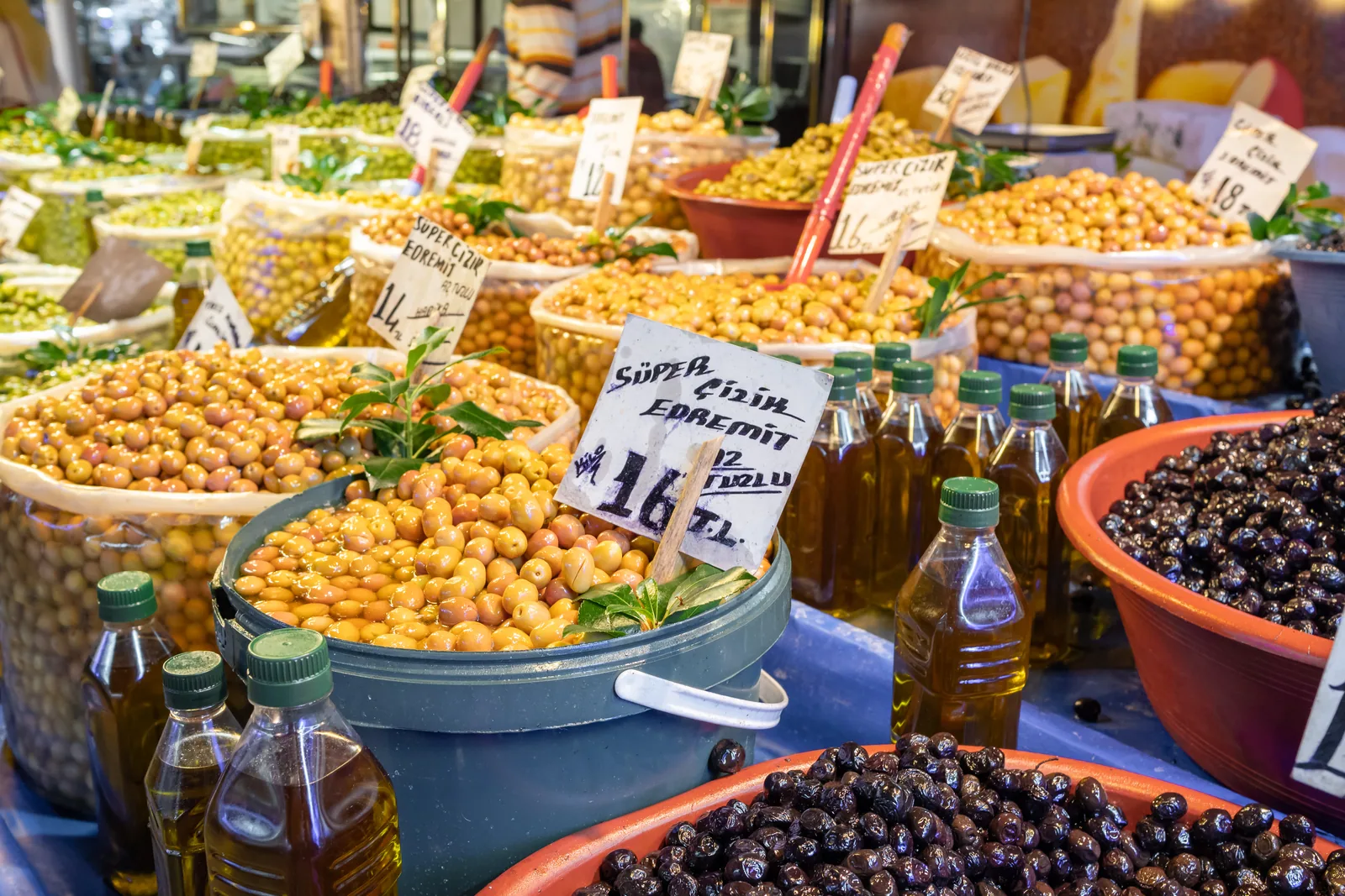 Yeşil Zeytin Çeşitleri Rehberi: Çizik, Biberli, Izgara, Kırma Farkı Nedir? Yeşil Zeytin Çeşitleri Rehberi: Çizik, Biberli, Izgara, Kırma Farkı Nedir?